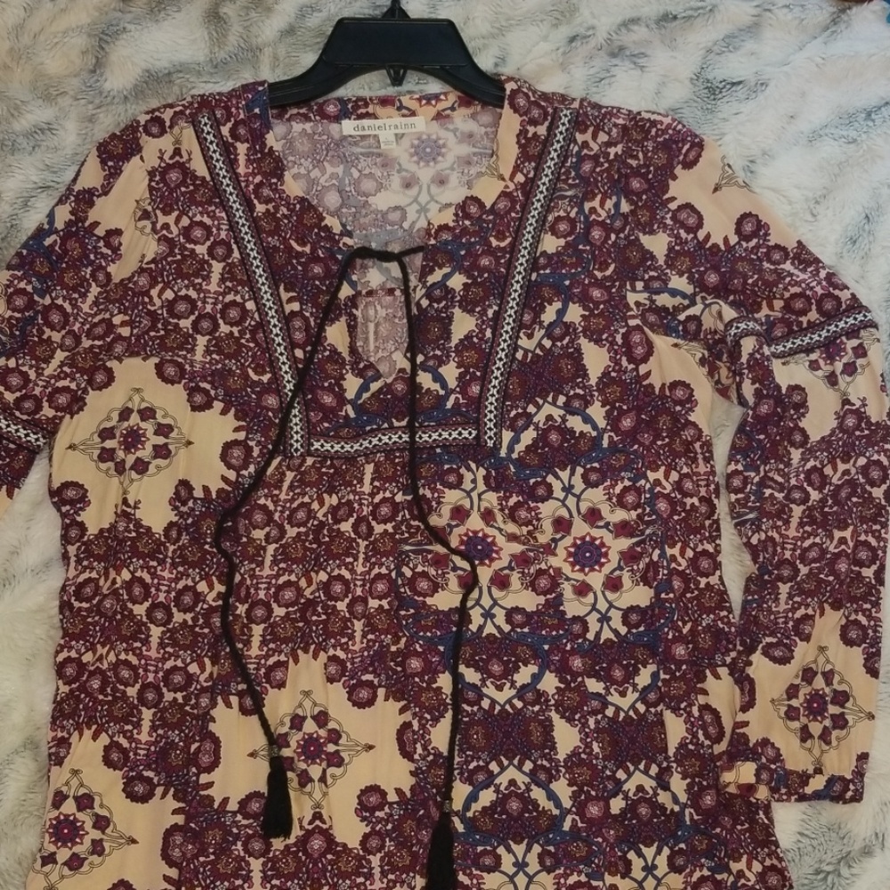 Daniel Rainn floral,paislee design blouse Large